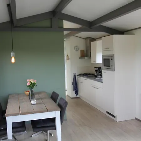 Chalet 4 Persoons Met Airco Op Familiecamping De Weeltenkamp Teuge